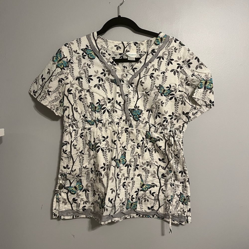 🐞laura ashley scrub top